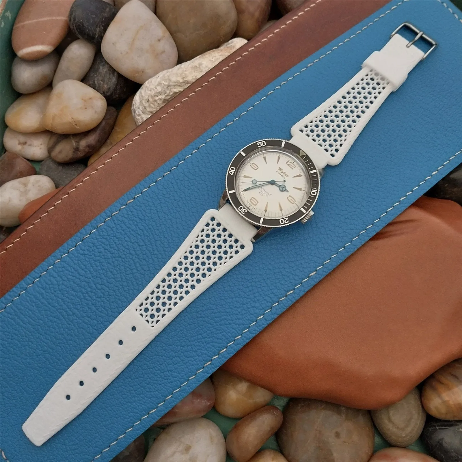 1970s Vintage 18mm Rally White Diver Swiss Golay Playa Unused Flared Watch Band