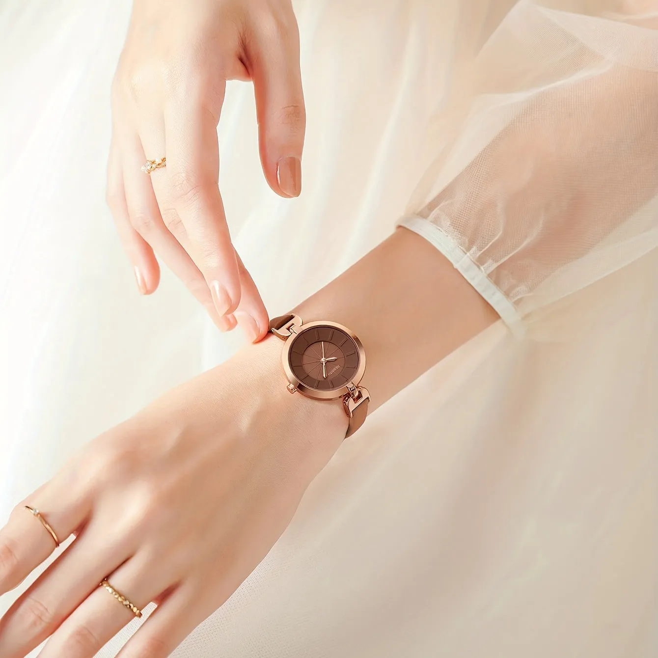 Elegant Womens Quartz Watch with PU Leather Strap