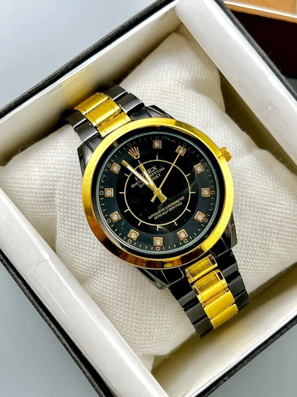Stylish Women's Quartz Watch with Chain Strap - 4 Pcs Pack