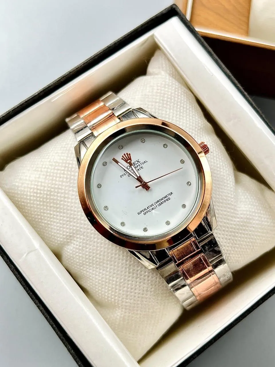 Stylish Women's Quartz Watch with Chain Strap - 4 Pcs Pack