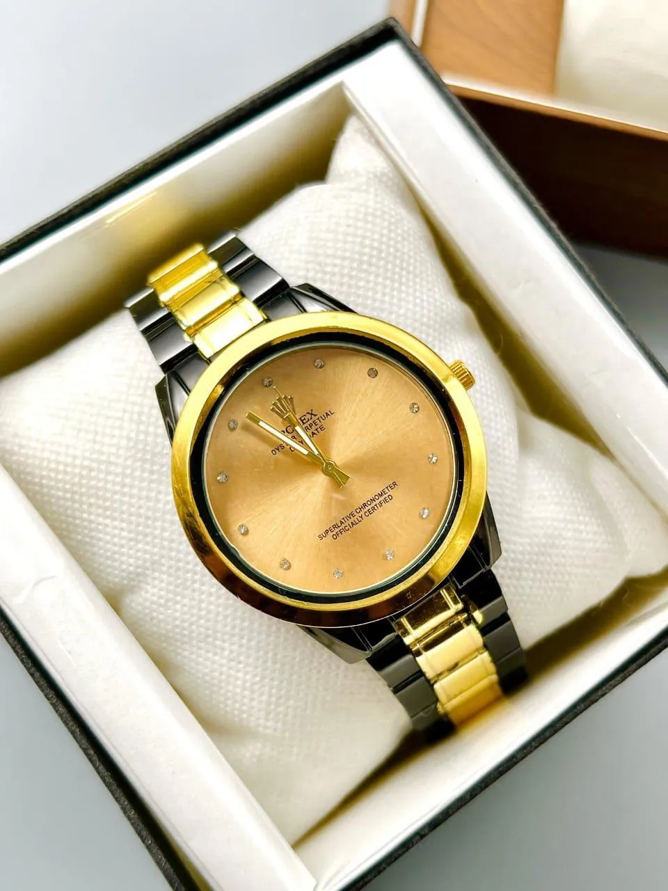 Stylish Women's Quartz Watch with Chain Strap - 4 Pcs Pack