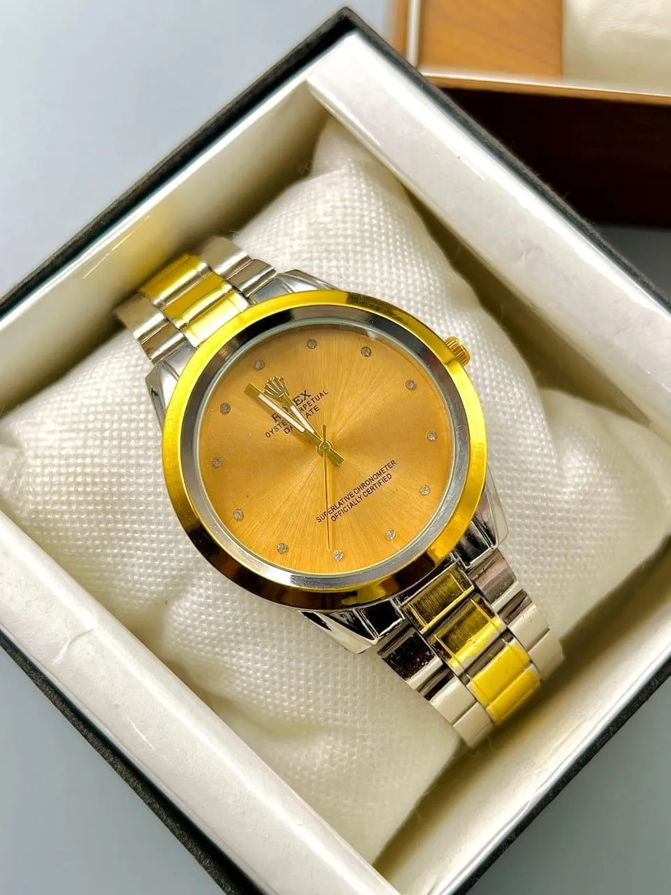 Stylish Women's Quartz Watch with Chain Strap - 4 Pcs Pack